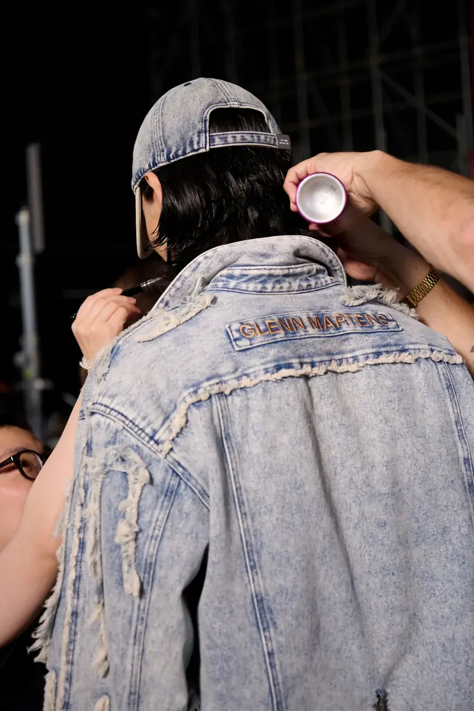 H&M、遊び心と革新が融合する新時代のファッションを提案する、2025年秋のデザイナーコラボレーションコレクション「Glenn Martens × H&M」をついに解禁 画像 5