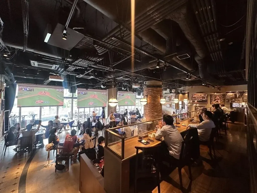 MLB café FUKUOKAでドジャース戦を店内観戦　18・19は10時オープン