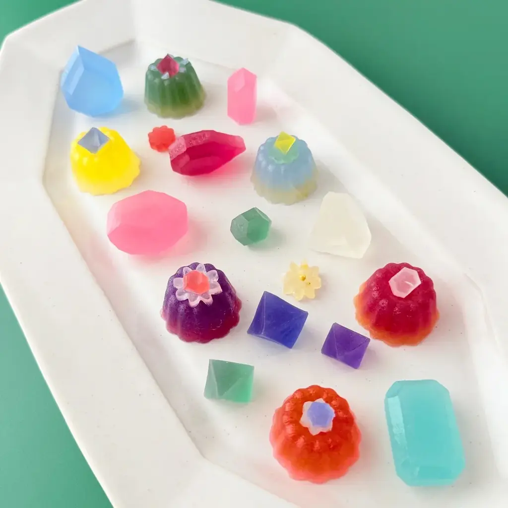 音で味わうスイーツ体験！ASMR「わさびの食べる音」とハラペコラボのコラボスイーツ、待望の第2弾が登場。レトロ喫茶と宝石をテーマに、琥珀糖＆アイシングクッキーを10月17日より期間限定販売開始 画像 11