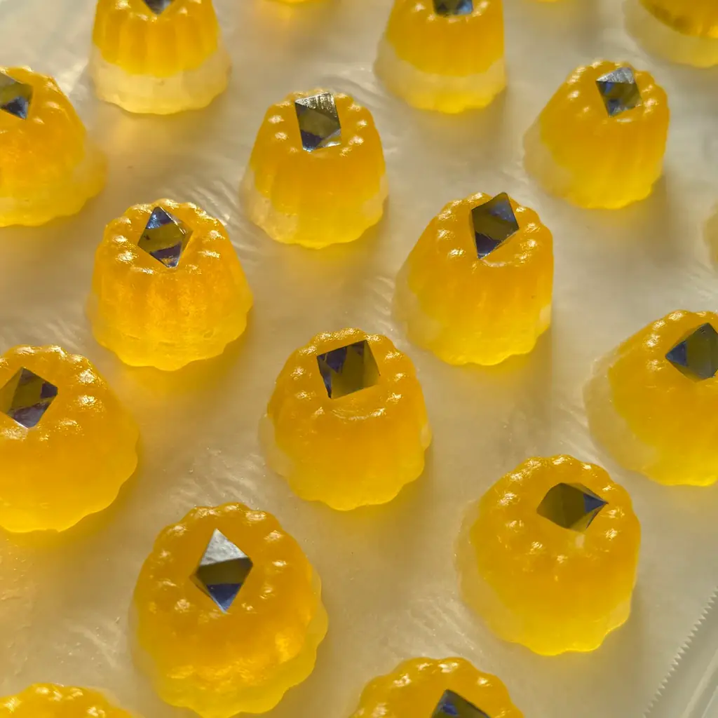 音で味わうスイーツ体験！ASMR「わさびの食べる音」とハラペコラボのコラボスイーツ、待望の第2弾が登場。レトロ喫茶と宝石をテーマに、琥珀糖＆アイシングクッキーを10月17日より期間限定販売開始 画像 5