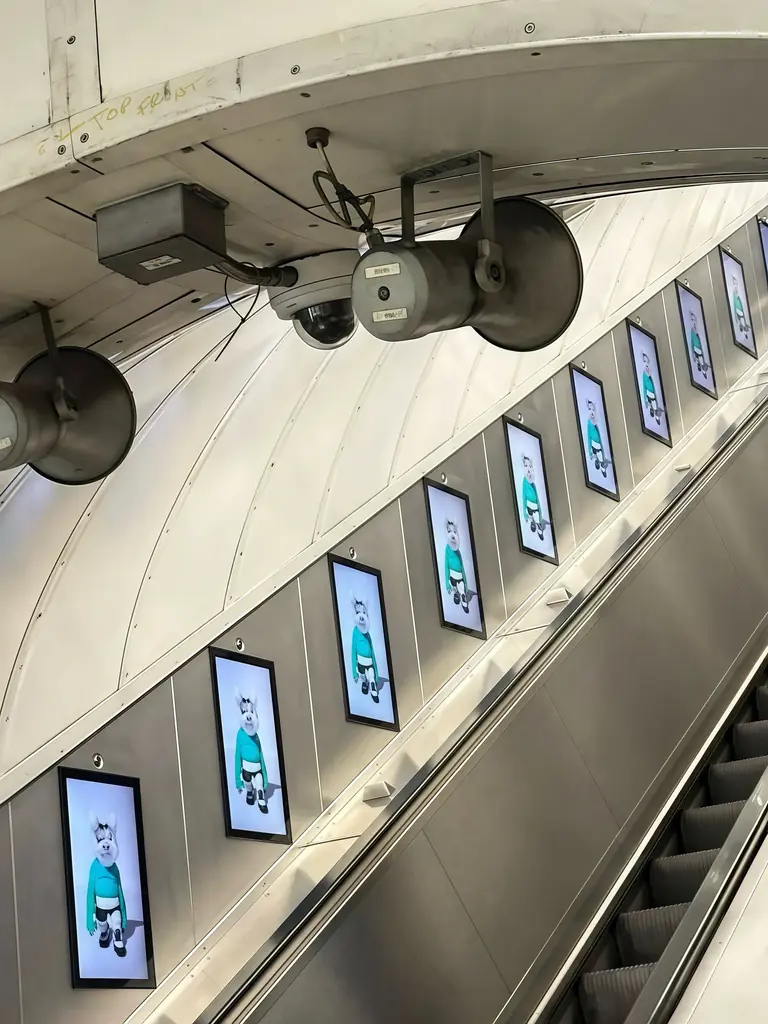 【FiNGAiSM ロンドンをジャック中】 Kis-My-Ft2・千賀健永が、現代アーティストとして挑む新たなステージ。ロンドンの名門ギャラリー「サーチ・ギャラリー」での個展開催！ 画像 3