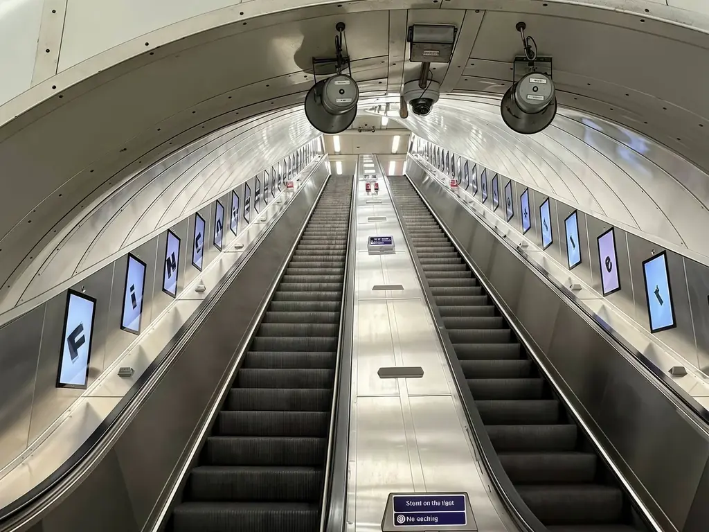 【FiNGAiSM ロンドンをジャック中】 Kis-My-Ft2・千賀健永が、現代アーティストとして挑む新たなステージ。ロンドンの名門ギャラリー「サーチ・ギャラリー」での個展開催！ 画像 4