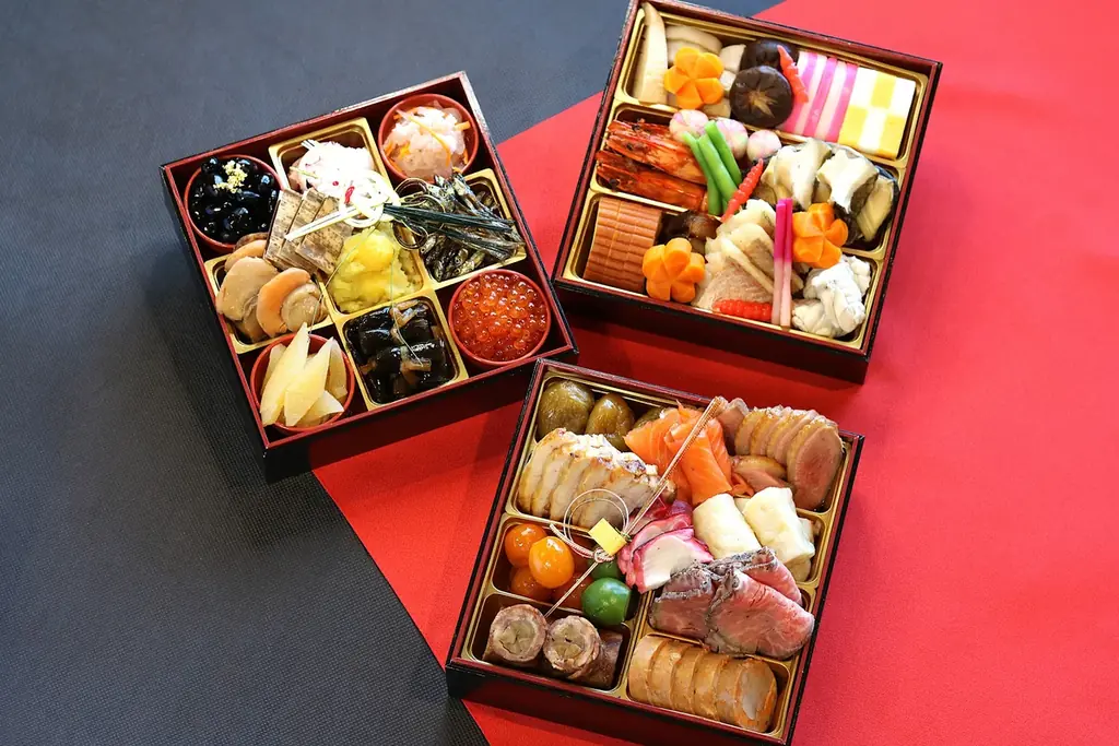 秋田温泉さとみの特選三段重おせちを60セット限定販売