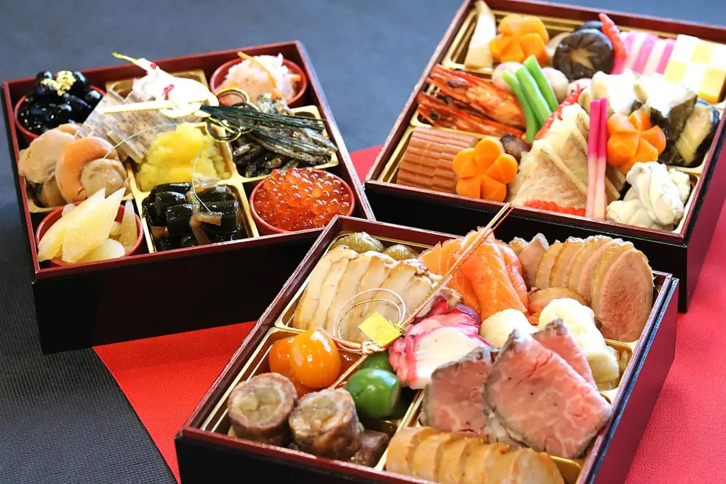 【旅館・秋田温泉さとみ】 特選三段重『おせち』を販売　12月7日（日）迄、予約受付中！ 画像 2