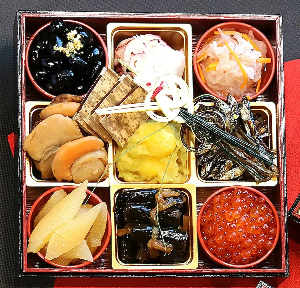 【旅館・秋田温泉さとみ】 特選三段重『おせち』を販売　12月7日（日）迄、予約受付中！ 画像 3