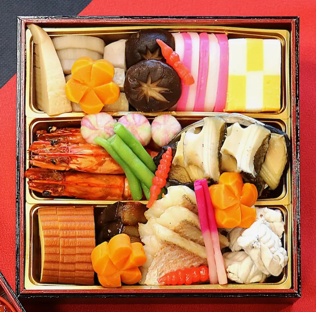 【旅館・秋田温泉さとみ】 特選三段重『おせち』を販売　12月7日（日）迄、予約受付中！ 画像 4