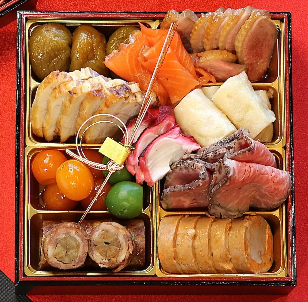 【旅館・秋田温泉さとみ】 特選三段重『おせち』を販売　12月7日（日）迄、予約受付中！ 画像 5