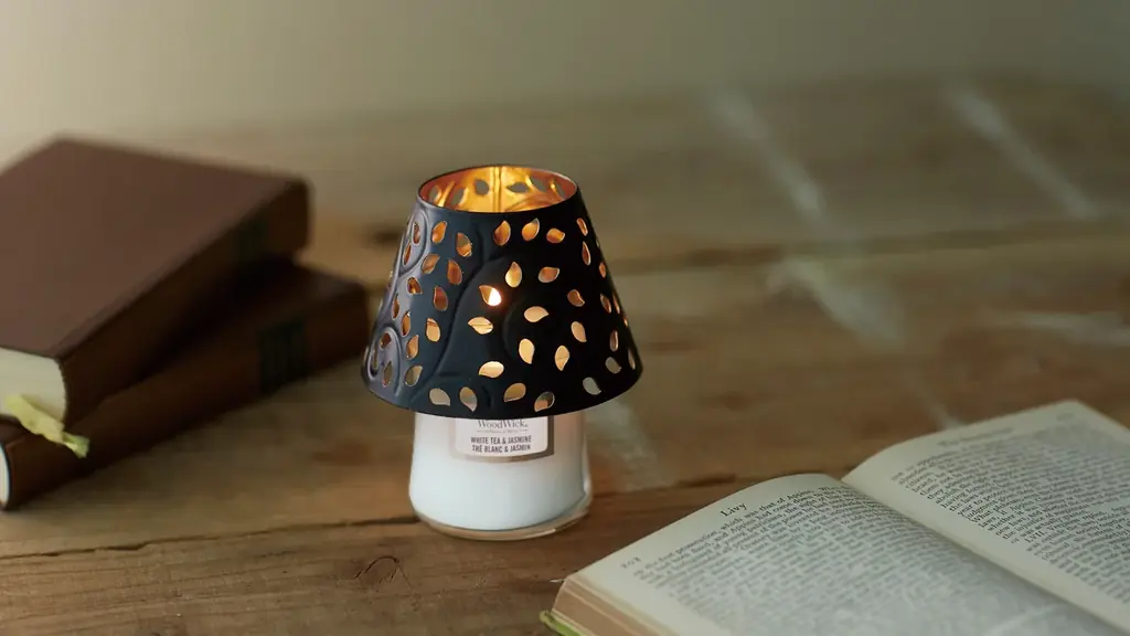 火を灯すと暖炉のように“パチパチ”と音がするアメリカ生まれのキャンドルWoodWick(ウッドウィック)より限定ギフトセットが登場！ 画像 1