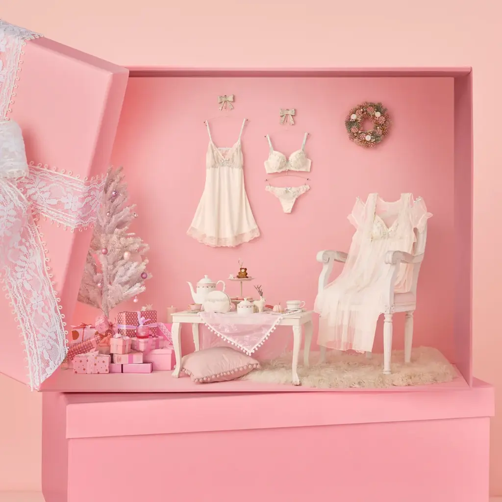 “身に着けた瞬間に『自分』という物語のヒロインに”＿＿Risa Magli(リサマリ)が2025年クリスマスコフレを発表 画像 2