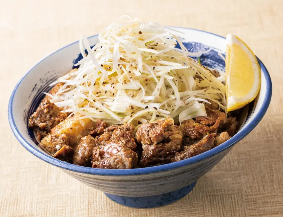 【煮込みの代表】とろける厚切り豚バラ肉と味しみ大根を豪快な丼で！「豚バラ大根丼」肉めし岡もとに新登場 画像 7