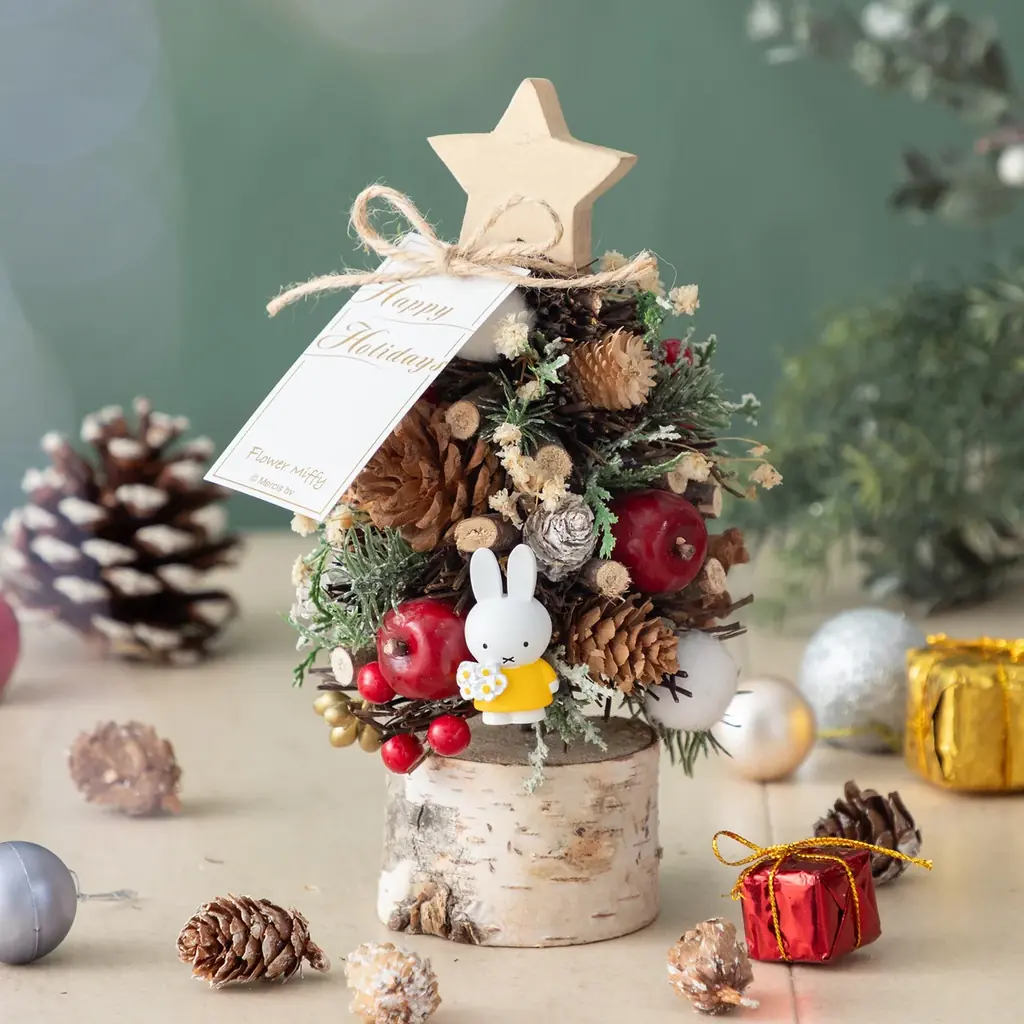 ミッフィーのお花屋さん「フラワーミッフィー」にて、2025年10月31日(金)よりお部屋を華やかに彩るホリデーシーズンにぴったりな、クリスマスオーナメント2種が登場！ 画像 2