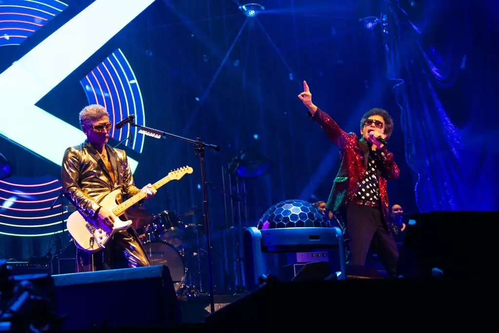 奥田民生と吉川晃司が結成したユニット、Ooochie Koochie。彼らの全国ツアー舞台裏に独占密着、武道館公演直後にインタビューを敢行したドキュメンタリーを、10月25日にWOWOWで放送・配信！ 画像 12