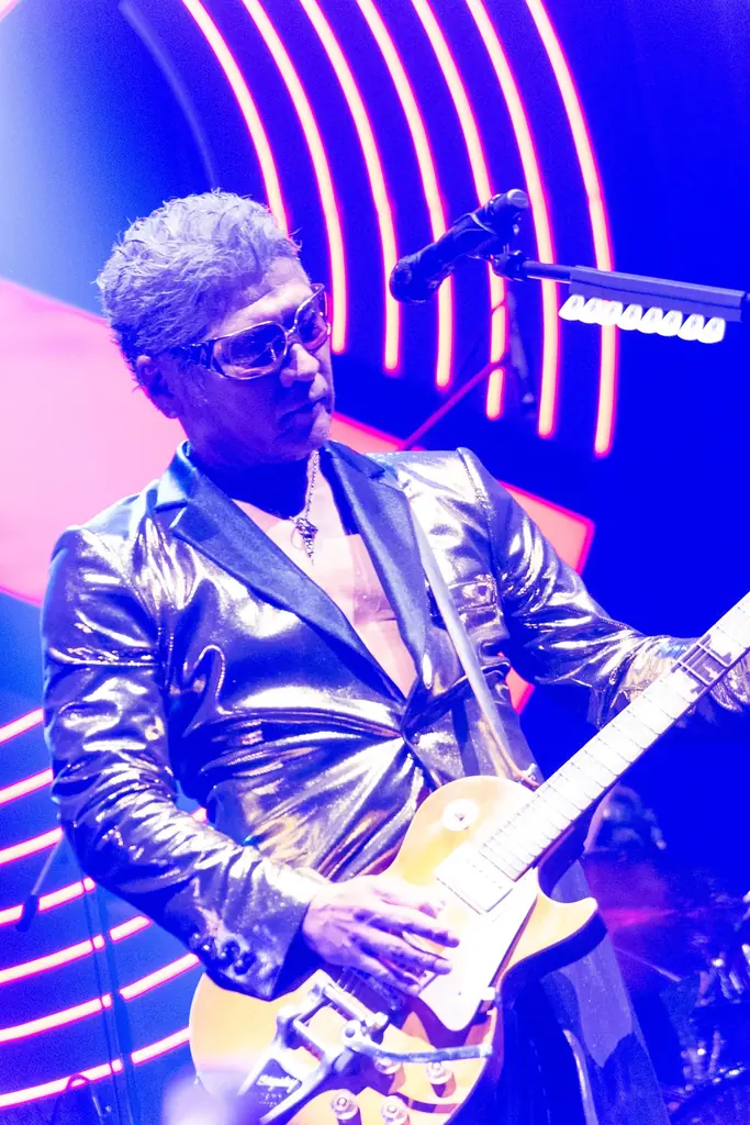 奥田民生と吉川晃司が結成したユニット、Ooochie Koochie。彼らの全国ツアー舞台裏に独占密着、武道館公演直後にインタビューを敢行したドキュメンタリーを、10月25日にWOWOWで放送・配信！ 画像 4