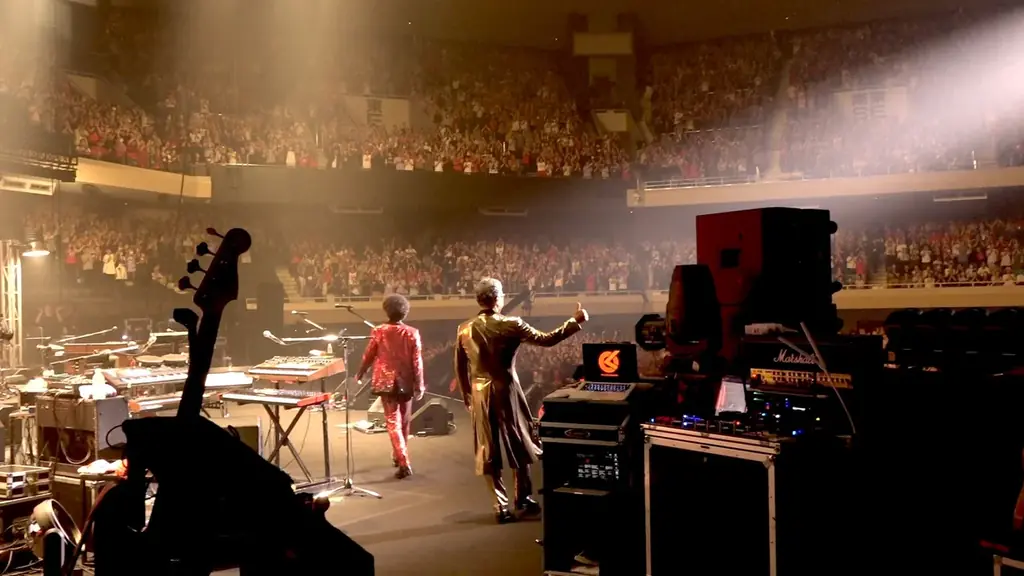 奥田民生と吉川晃司が結成したユニット、Ooochie Koochie。彼らの全国ツアー舞台裏に独占密着、武道館公演直後にインタビューを敢行したドキュメンタリーを、10月25日にWOWOWで放送・配信！ 画像 5