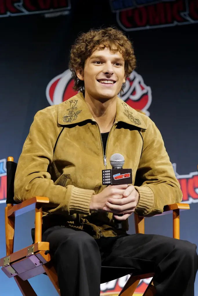 【McQueen】メイソン・テムズがマックイーンを着用 画像 1