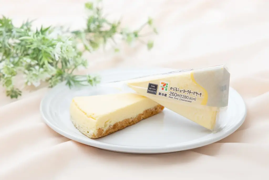 濃厚なクリームチーズの味わいと、さわやかなレモンの酸味が広がる「かじるニューヨークチーズケーキ」を10月28日（火）より順次発売 画像 1