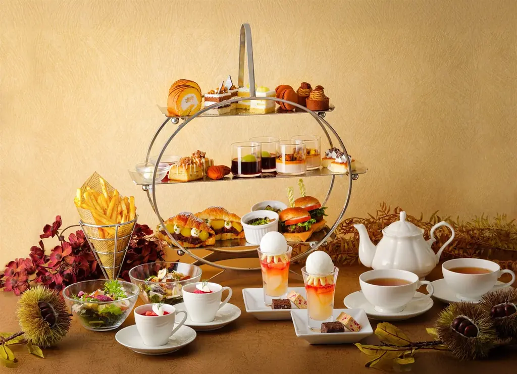 11月1日開始　最上階で味わうマロン＆チョコのアフタヌーン