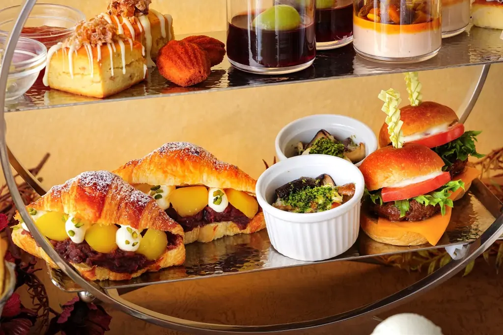 秋の贅沢を最上階で堪能。マロン＆チョコレートのアフタヌーンティー登場！ 画像 4