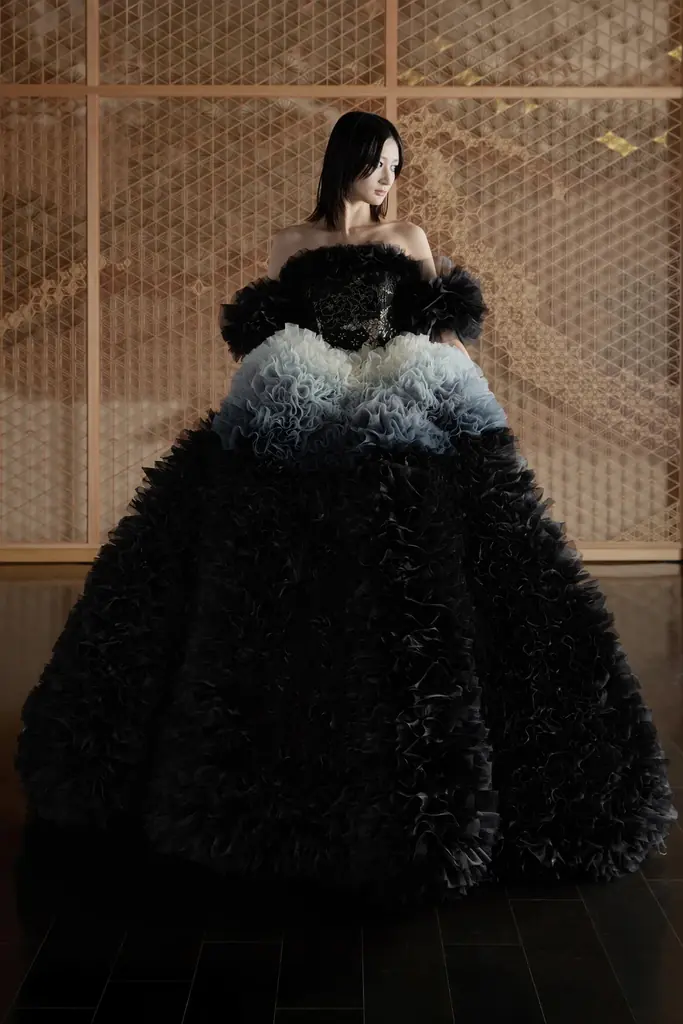 〈10/25よりご案内開始〉TOMO KOIZUMI ×「KOTOHOGI」がコラボレーション ー 八芳園でのみ着用できる特別なウエディングドレスが誕生 画像 2