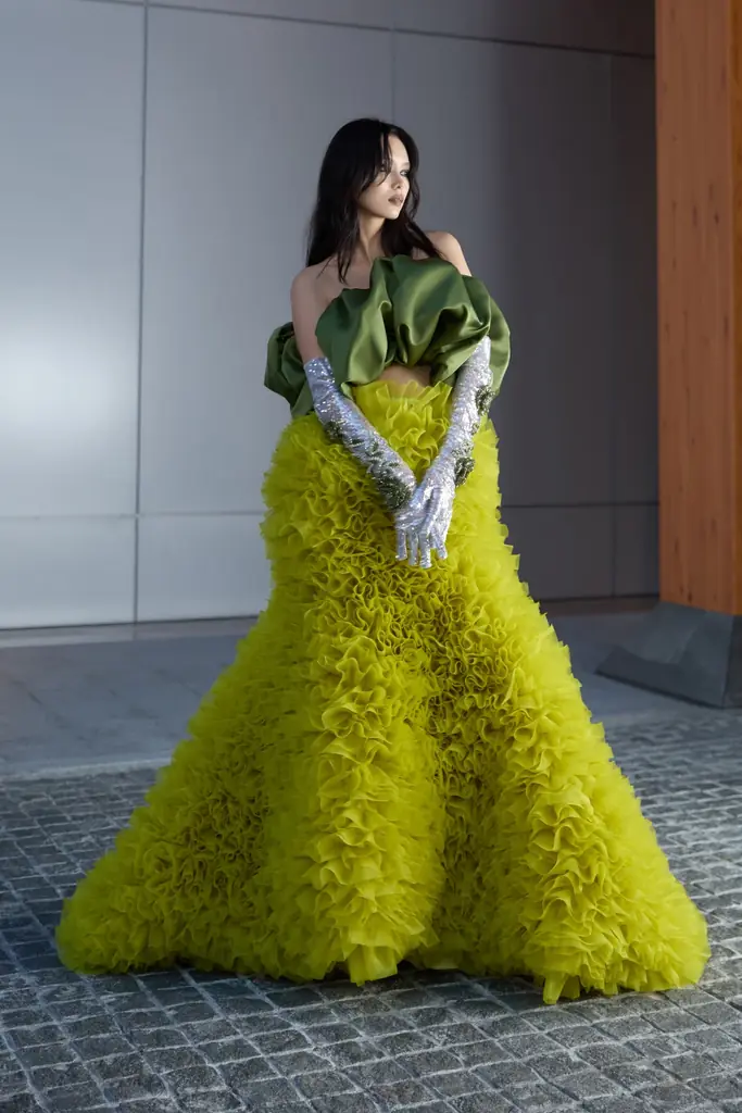 〈10/25よりご案内開始〉TOMO KOIZUMI ×「KOTOHOGI」がコラボレーション ー 八芳園でのみ着用できる特別なウエディングドレスが誕生 画像 6