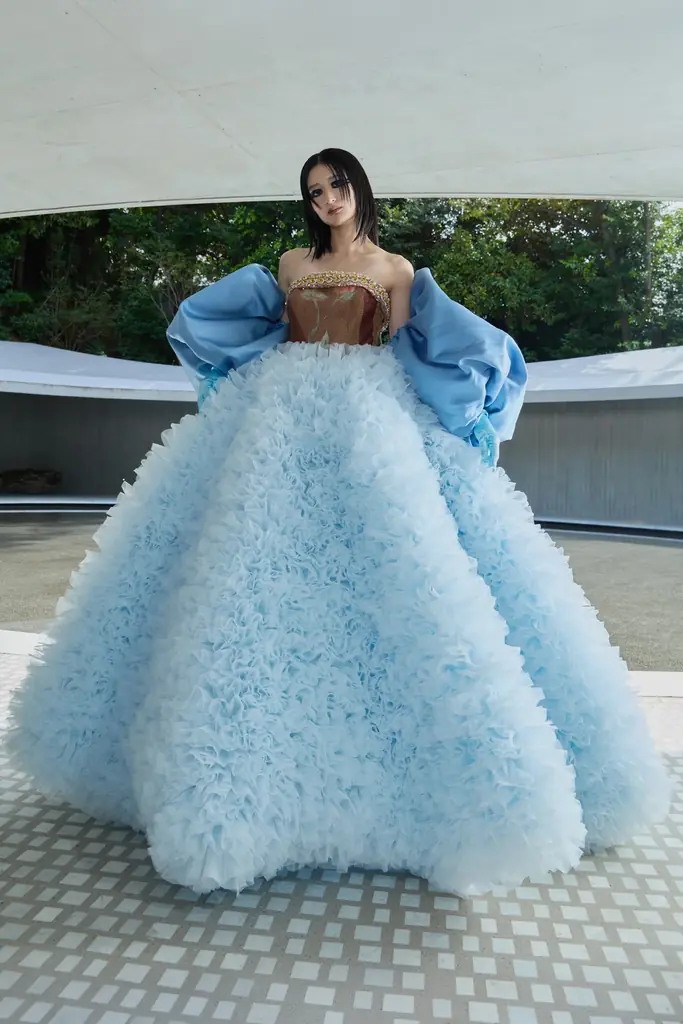 〈10/25よりご案内開始〉TOMO KOIZUMI ×「KOTOHOGI」がコラボレーション ー 八芳園でのみ着用できる特別なウエディングドレスが誕生 画像 7