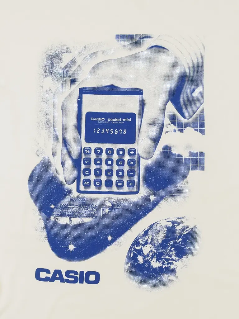 ケンエレファント×カシオ計算機　レトロフューチャーな「電卓」デザインを纏うコラボスウェット／ロンT予約販売スタート 画像 11