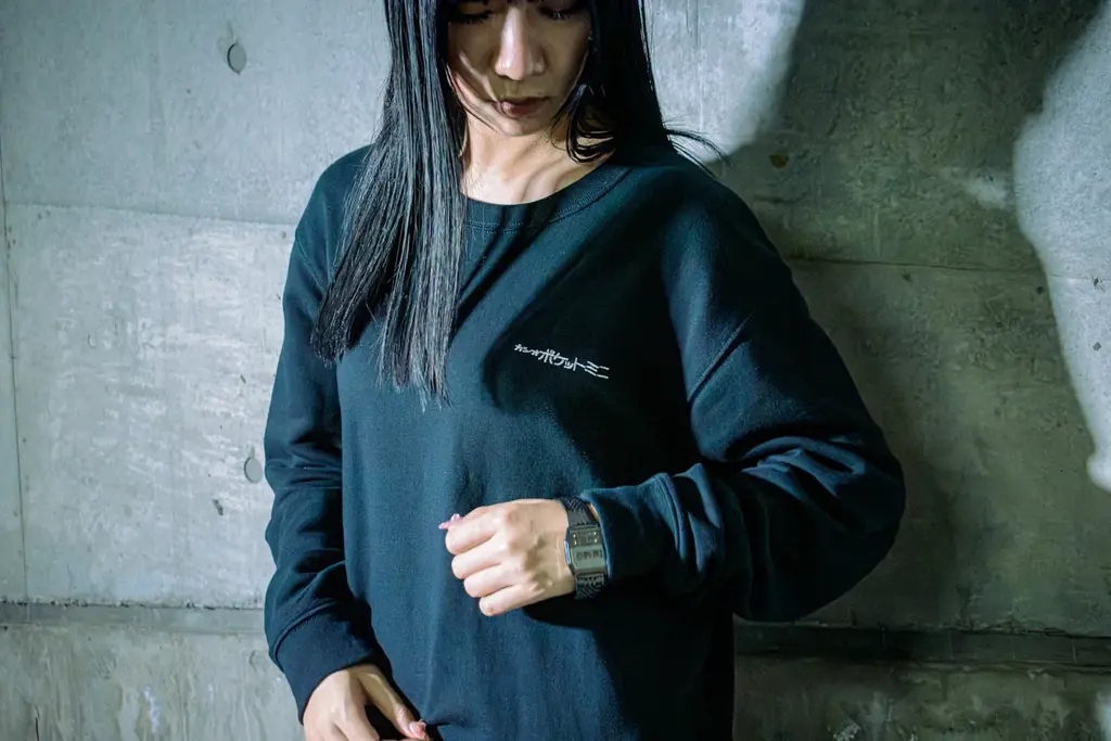 ケンエレファント×カシオ計算機　レトロフューチャーな「電卓」デザインを纏うコラボスウェット／ロンT予約販売スタート 画像 3