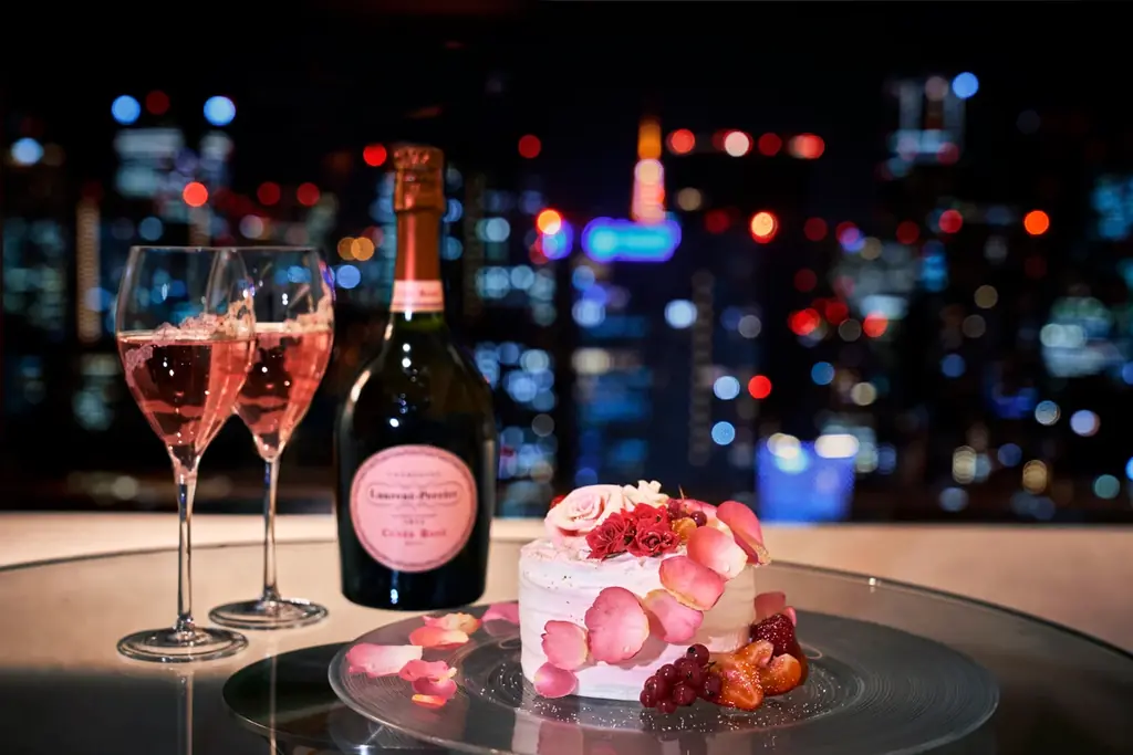 ザ・プリンスギャラリー 東京紀尾井町 フランス名門のロゼシャンパンとバラのデコレーションケーキで煌めく夜景と共に華やかに過ごすクリスマスステイプランを販売 画像 4