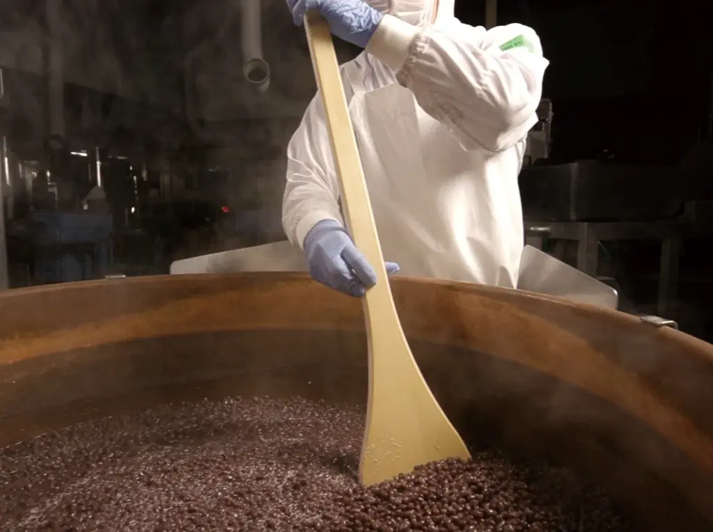 いよいよ10月24日(金)解禁！「北海道どら焼きヌーボー」。どら焼きにも旬があります。今秋収穫した新小豆を最速で餡に仕立てどら焼きにしました。 画像 4