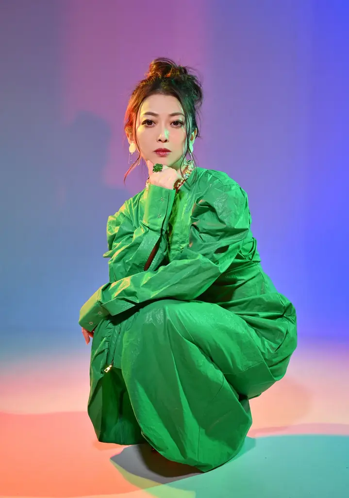 「鳥の詩」でデビューし、多くのファンを魅了してきた“Lia”が、歌手活動25周年を迎え、実に17年ぶりとなる待望のオリジナルアルバムをリリース。 画像 2