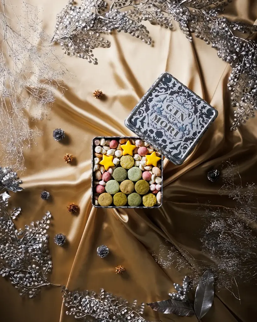 クリスマスクッキー缶発売