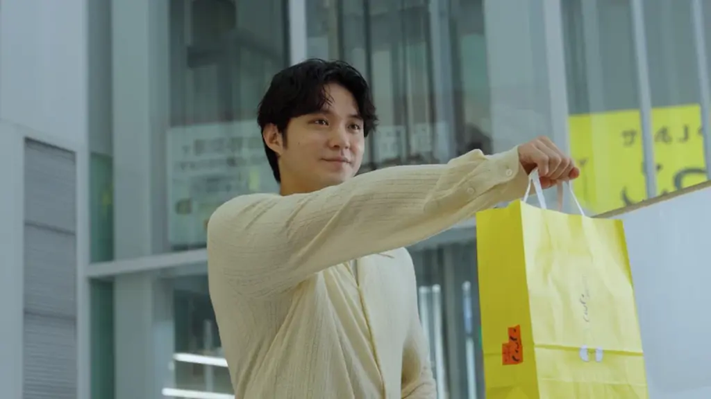 静岡出身の磯村勇斗さんが、地元銘菓「こっこ」のCMキャラクターに就任。「こっこ 売店」篇、「こっこ エスカレーター」篇、10月24日（金）より公開 画像 4