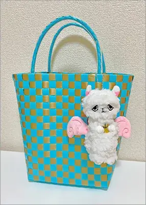 “当たりすぎる占い師” Love Me Doの大予言本が発売！ お守り代わりに持ち運べる開運グッズセットの予約受付も開始 画像 3