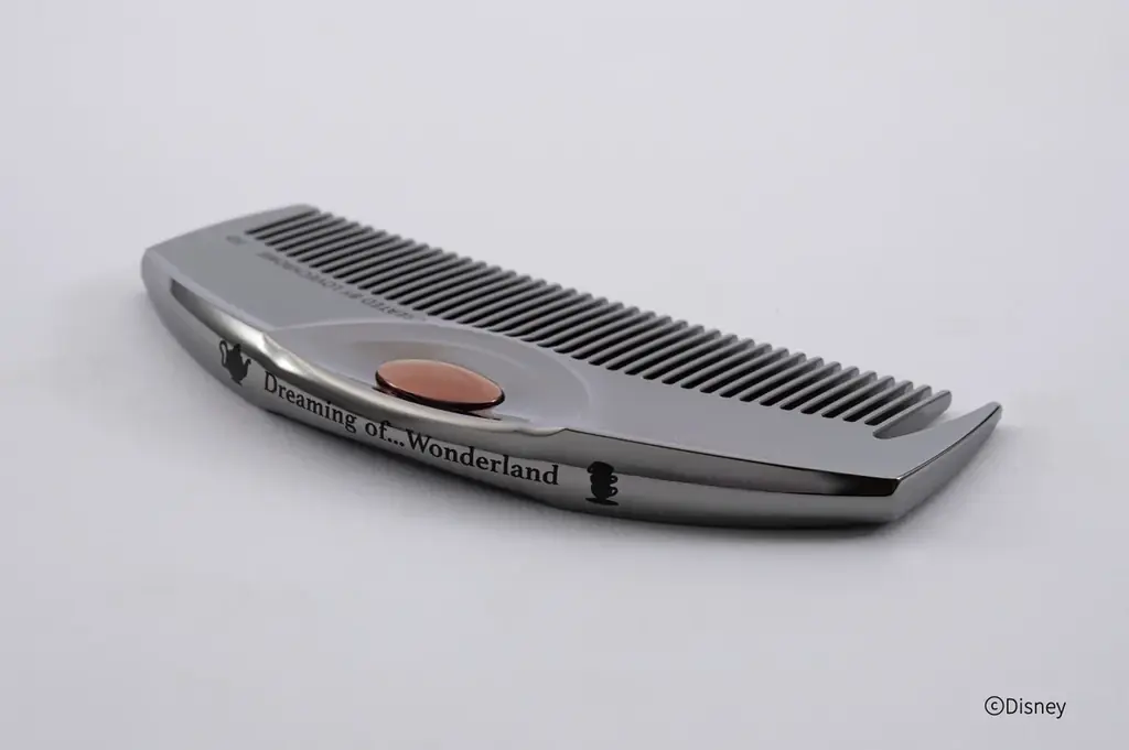 ラブクロムより、昨年人気のディズニーデザインのヘアコームが登場。“Dreaming”をテーマに、ディズニー・アニメーション映画『ラプンツェル』など、3種の限定モデルを11/5(水)より発売。 画像 7