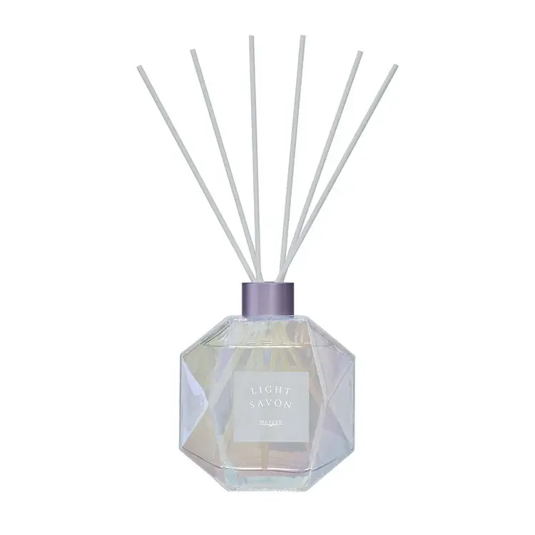 光を受けて虹色に輝くボトルと香りで、お部屋をラグジュアリーな空間に。mercyu（メルシーユー）から新作リードディフューザーを新発売【ライフオンプロダクツ株式会社】 画像 7