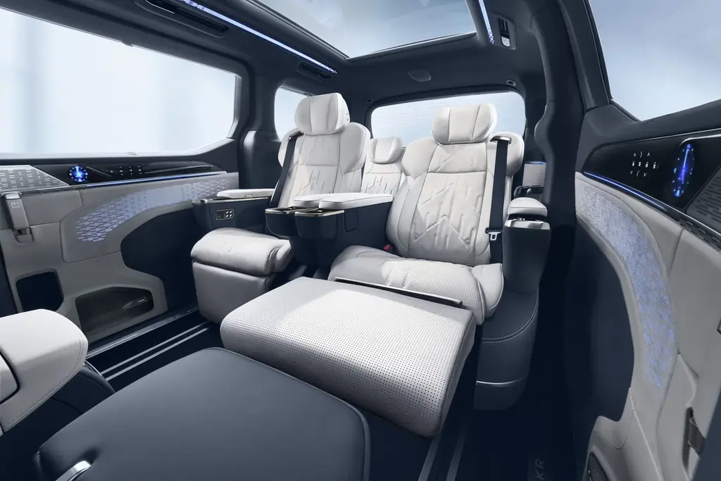 フォロフライ、ラグジュアリーEV「ZEEKR 009」の国内展開を発表 画像 3