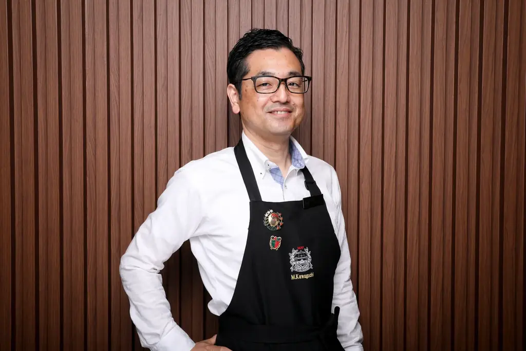 UCCグループの上島珈琲店虎ノ門店が映画のロケ地に。主演豆原一成さん（JO1）にUCCコーヒーアカデミー専任講師が現場でコーヒー技術指導も！映画『富士山と、コーヒーと、しあわせの数式』10月24日公開 画像 4