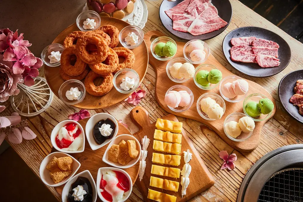 牛角、約270店舗限定で「デザート食べ放題」スタート！ 10品のスイーツを好きなだけ。焼肉の後まで満たされる、充実の食べ放題コース 画像 3
