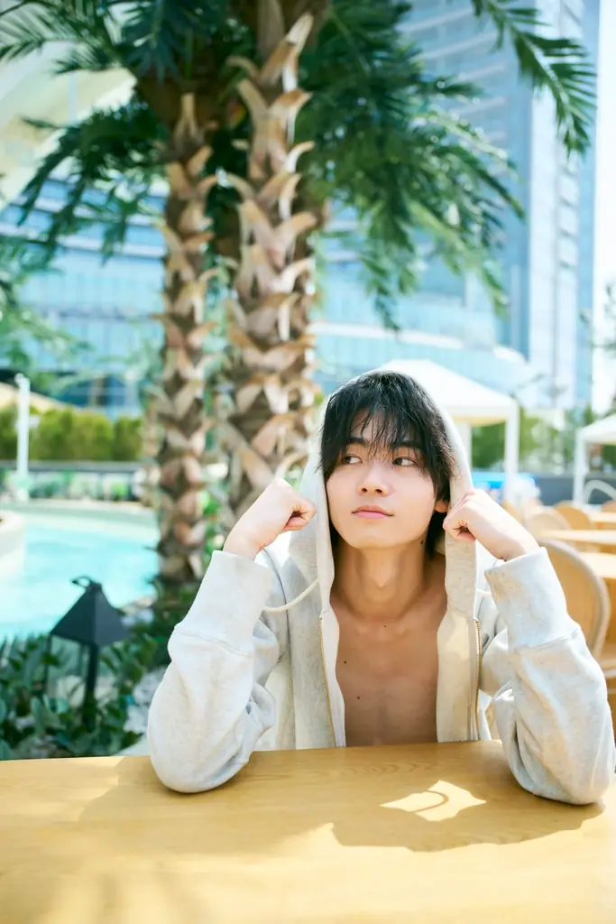 若手俳優のブレイク筆頭株の井内悠陽、多才さで魅せた初写真集　発売後、即重版出来！　地元・京都での「凱旋重版記念イベント」開催決定 画像 10