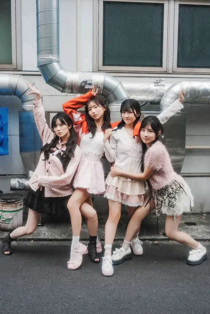 現と幻の狭間、可憐さと儚さの共存──。10／28(火)発売の櫻坂46・遠藤理子&村井優が登場する「B.L.T.12月号」表紙画像を解禁！ 画像 10