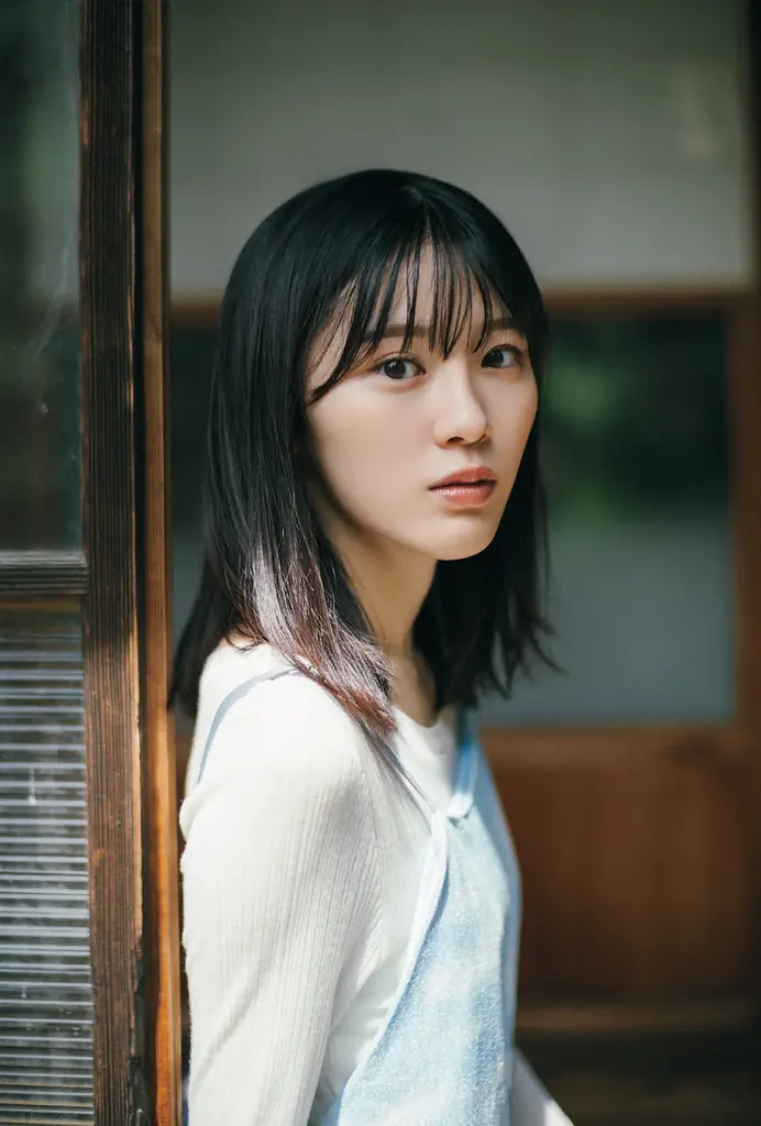 現と幻の狭間、可憐さと儚さの共存──。10／28(火)発売の櫻坂46・遠藤理子&村井優が登場する「B.L.T.12月号」表紙画像を解禁！ 画像 16