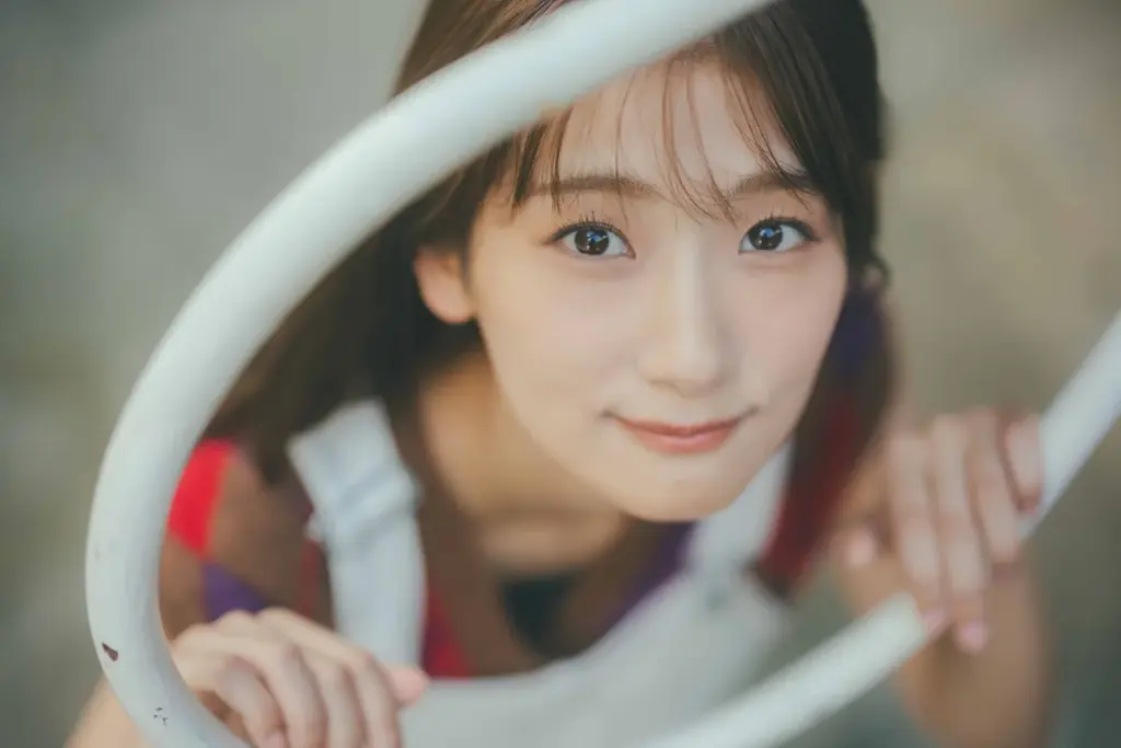 現と幻の狭間、可憐さと儚さの共存──。10／28(火)発売の櫻坂46・遠藤理子&村井優が登場する「B.L.T.12月号」表紙画像を解禁！ 画像 4