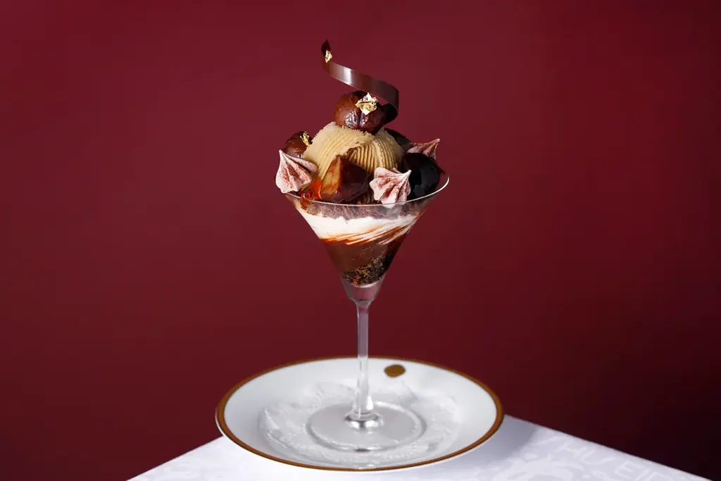 「資生堂パーラー 銀座本店サロン・ド・カフェ」、京都“丹波栗”やラ・フランスを使った、実りの秋を楽しむパフェが登場 画像 1