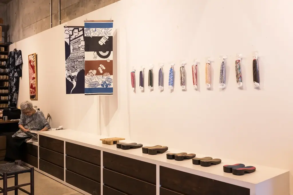 「雉打ち・お花摘み」「一本立てる」 登山で使われる俗語をモチーフにした「山と溪谷手ぬぐい」2種類を10月25日、26日開催のイベントで発売！ 画像 6