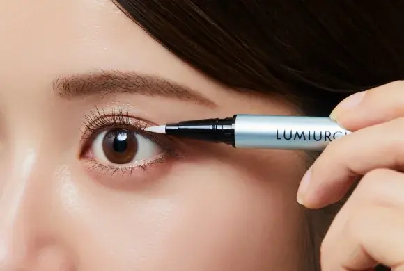 【LUMIURGLAS】スキルのいらない＜スキルレスシリーズ＞から、新発想の“ペン型”まつげ美容液が誕生。 画像 2