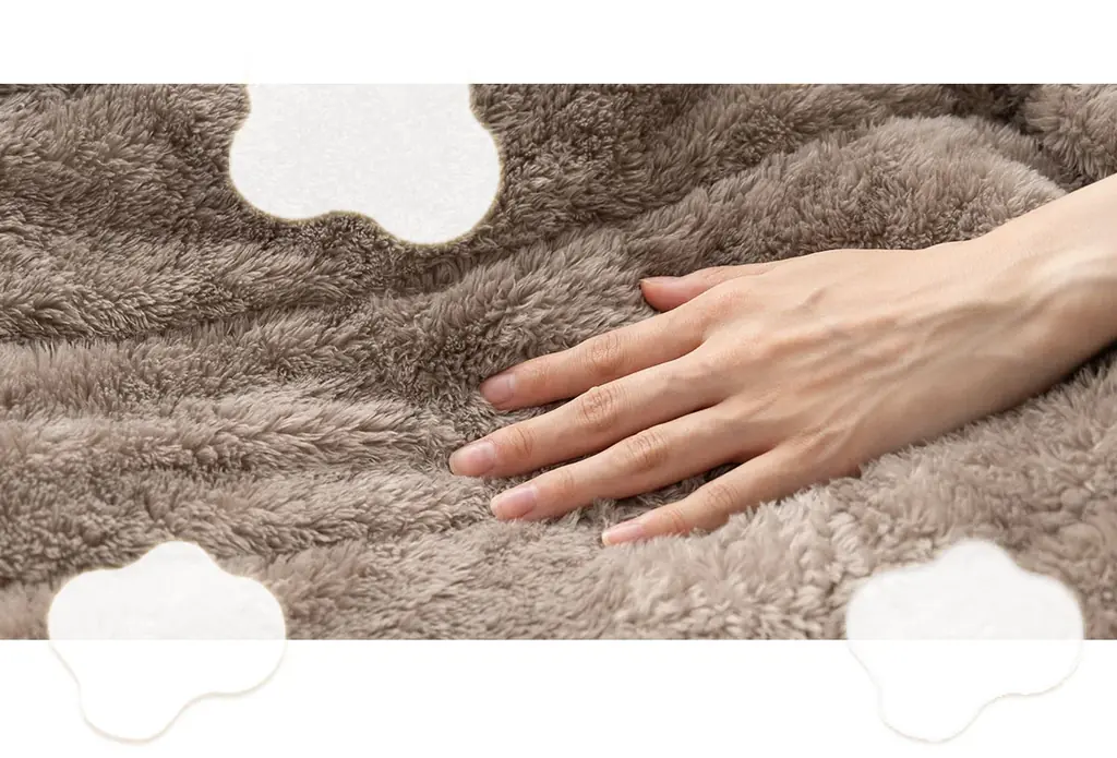 寒がりの方、節電派は必見！冬の定番“EMOOR HEAT+”シリーズから「ウルトラ極暖！カバーにもなる毛布に〈ふわふわタイプ〉」が新登場！6層構造＋W発熱素材で、一晩中ぬくもりが続く高機能毛布が誕生！ 画像 7