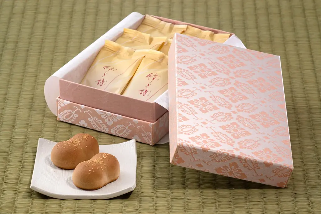 伝統の西陣織×誕生40周年の和菓子「紡ぎ詩」がコラボした、“こころを紡ぐ”特別なひと箱。公式WEBにて数量限定販売いたします。 画像 1