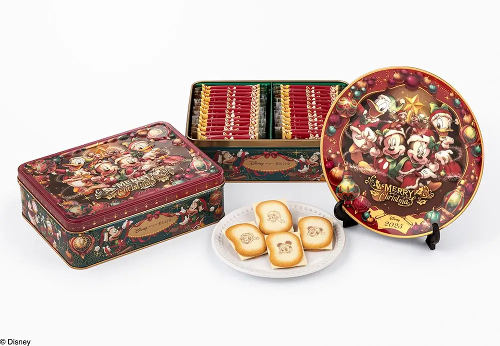 【東京ばな奈】2025クリスマス限定缶は、キラキラの飾りつけにいそしむ「ミッキー&フレンズ」デザイン！公式通販では先行予約を開始 画像 6