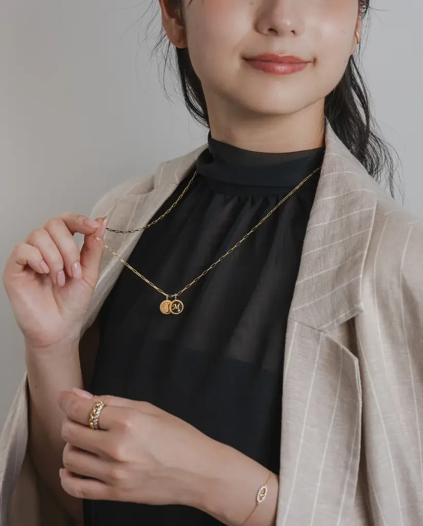 クリスマス限定販売。新作K18イニシャルコインペンダントネックレスをSeptember5から10月23日発売。 画像 2