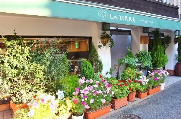 渋谷限定「Mels CARAMELWORKS」× 大阪堀江の人気アパレルブランド「Démodée（デモデ）」 遊び心溢れるコラボポーチと人気商品「Melmel」の限定セットが11/1（土）から新発売！ 画像 11